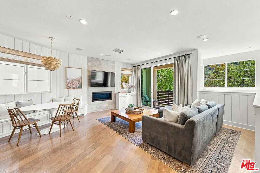 5 bed, 4.0 bath, 2304 sqft, $10,750 — Photo 3