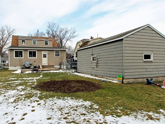 3rd image of 213 Garden City Dr