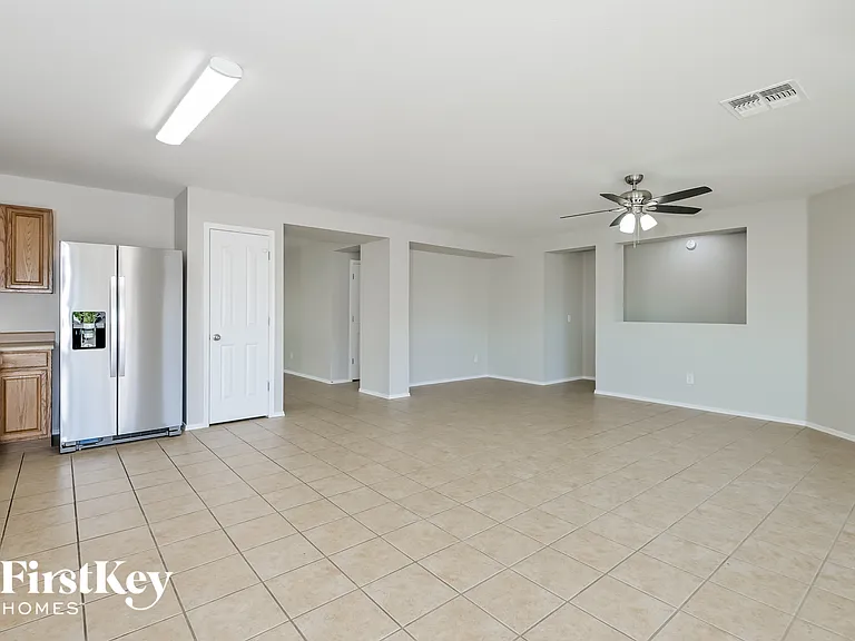 5747 W King Snake Dr — Photo 5
