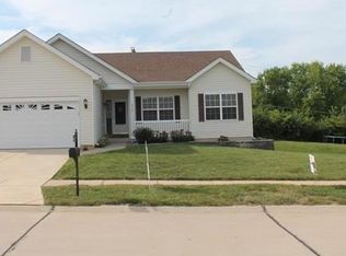 214 Roxbury Dr, O'Fallon, MO 63366