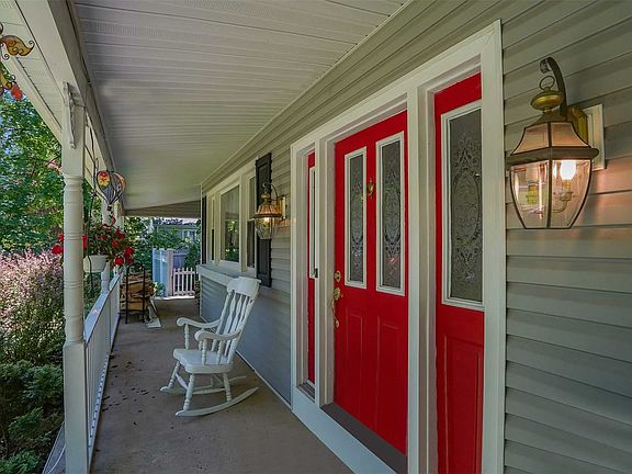 3rd image of 8 Midwood Ave