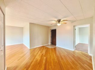 1088 Greentree Rd, Pittsburgh, PA 15220