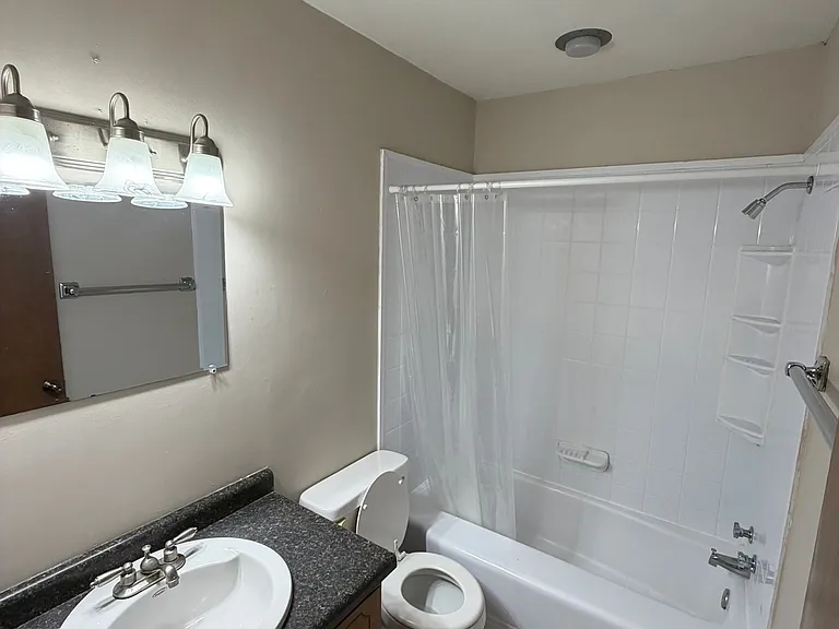 633 Robert St S #401 — Photo 8