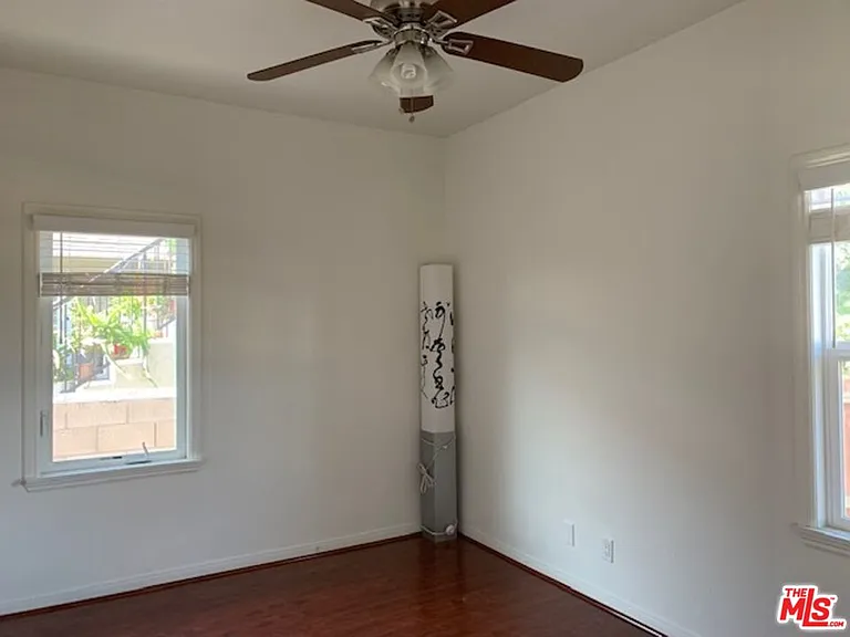 1305 W 37th Pl — Photo 11