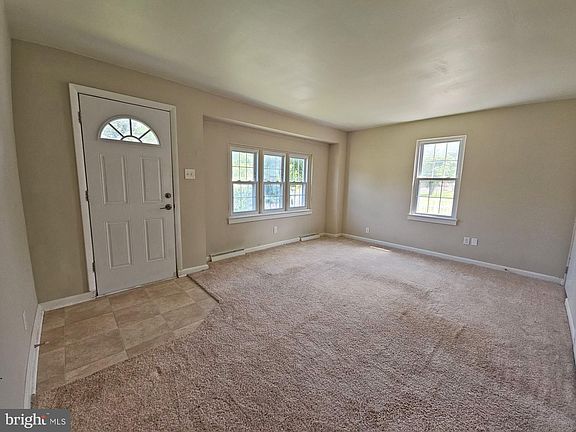 3rd image of 1633 Woodlawn Ave