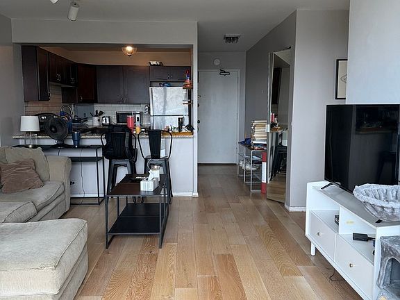 2nd image of 555 W Cornelia Ave APT 1308