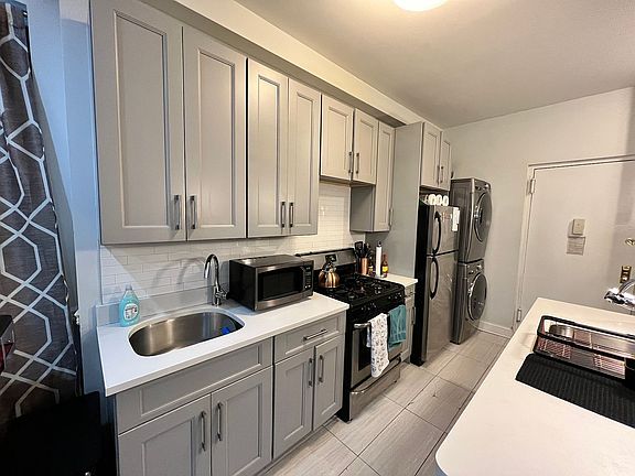 3rd image of 1154 President St APT 1D