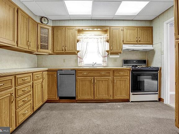 5th image of 38 Hain Ave