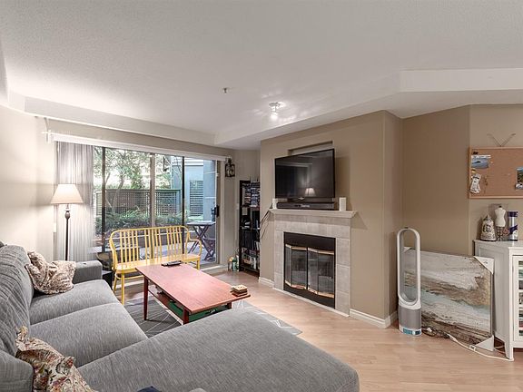 3rd image of 211 12th St #209