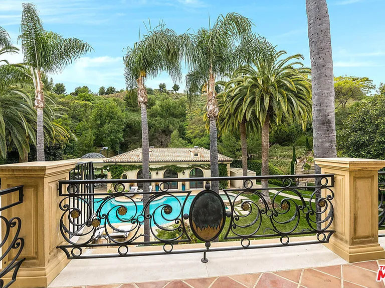 70 Beverly Park — Photo 19