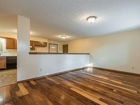 4th image of 1627 River Crest Dr