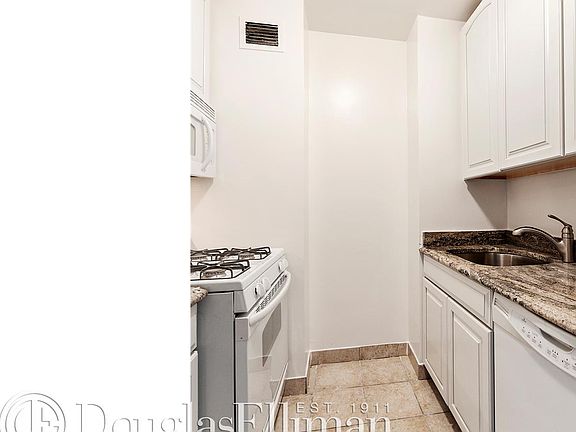 4th image of 311 E 38th St APT 15C