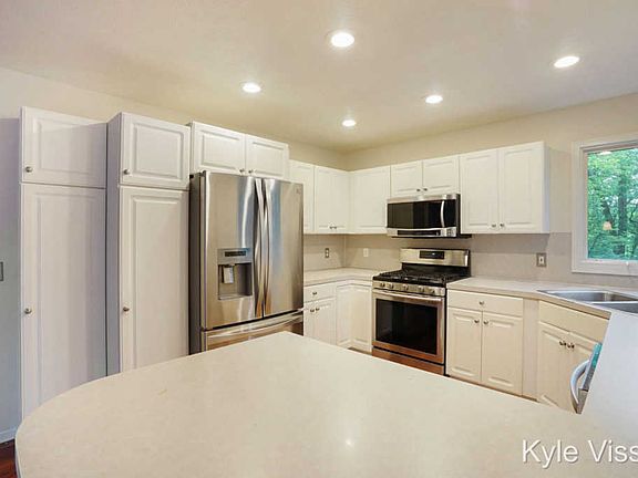 5th image of 2845 Big Timber Dr NE