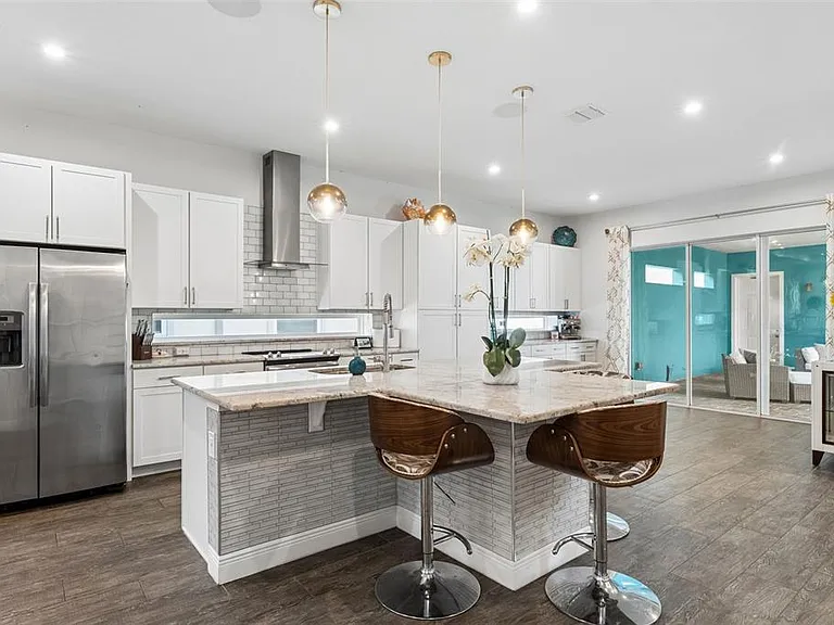 8033 Nemours Pkwy — Photo 15