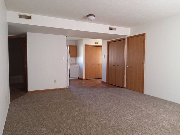 4th image of 255 Woodridge Ct APT C