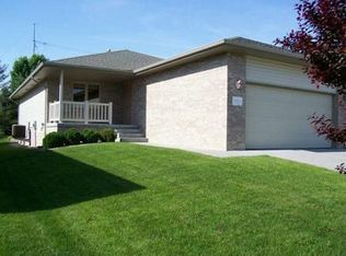 9135 Chalk Hill Dr, Lincoln, NE 68526