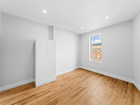 5th image of 219 Kingsland Ave APT 13