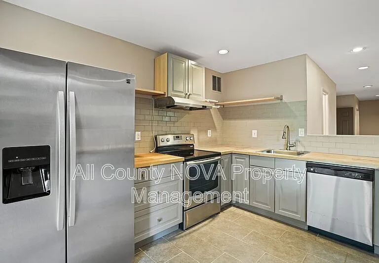 6428 Earlham Dr — Photo 44