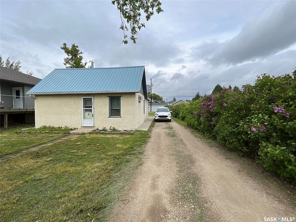 1st image of 273 2nd Avenue W