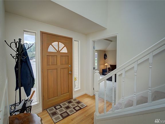 4th image of 1415 228th Ct NE