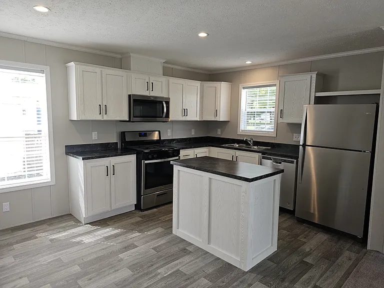 855 W Jefferson St #17 — Photo 1