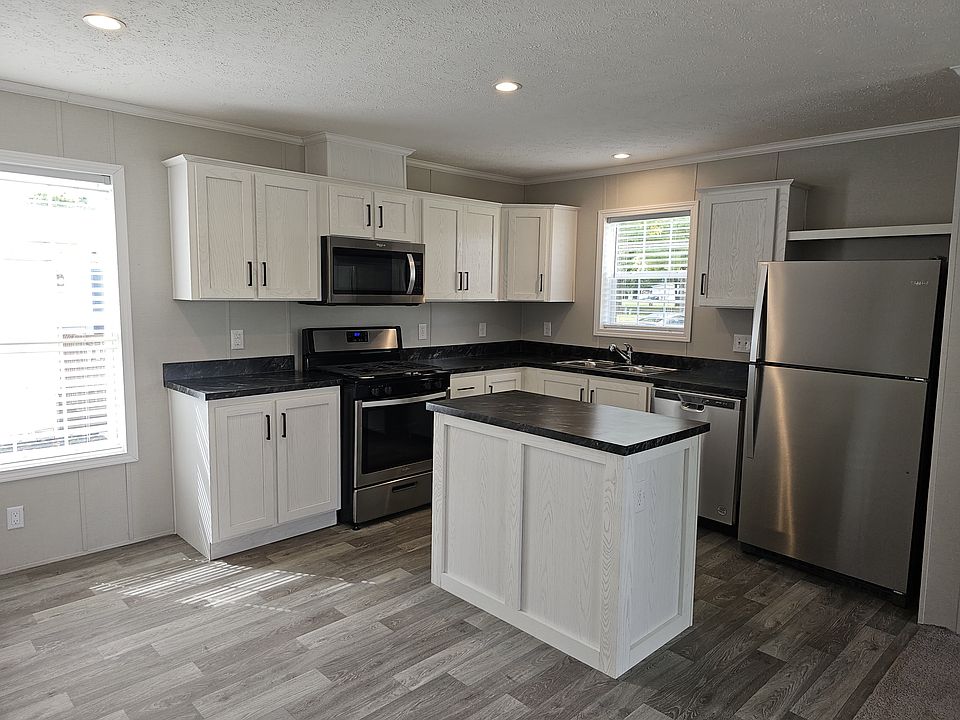 1st image of 855 W Jefferson 17