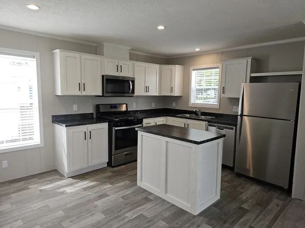 855 W Jefferson 17, Grand Ledge, MI 48837