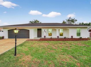 1004 Magellan Dr, Sarasota, FL 34243
