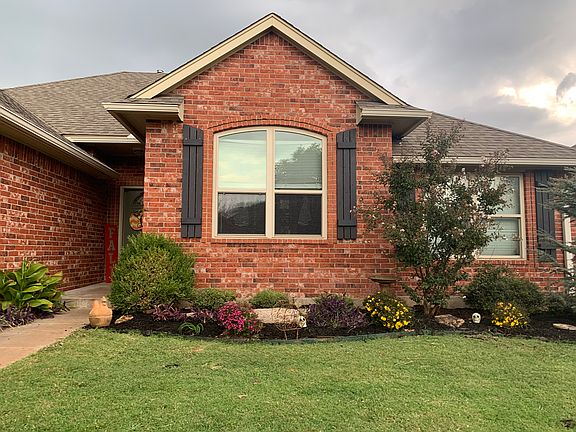 Front landscaping by Marcums