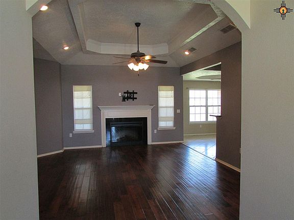 2nd image of 2202 W Beech St