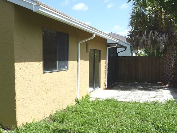 4th image of 6149 Country Fair Cir