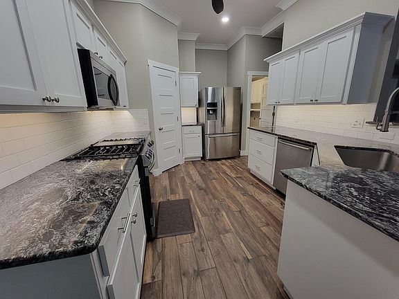 2nd image of 209 Mountain Oaks Dr