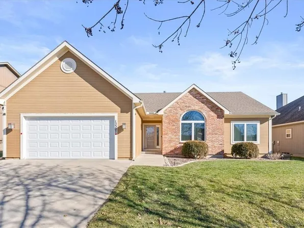 15307 S Greenwood St, Olathe, KS 66062