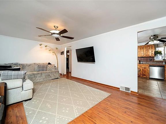 4th image of 607 Charlotte Dr