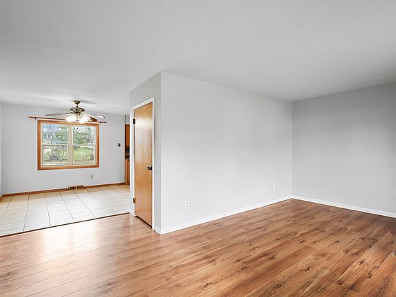 5th image of 154 Beaumont Dr