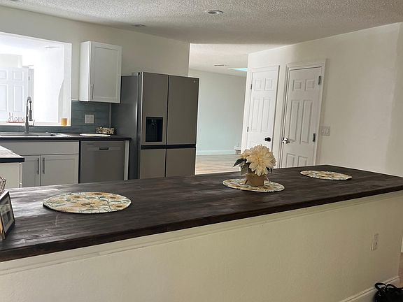 2nd image of 22 Pine Valley Cir
