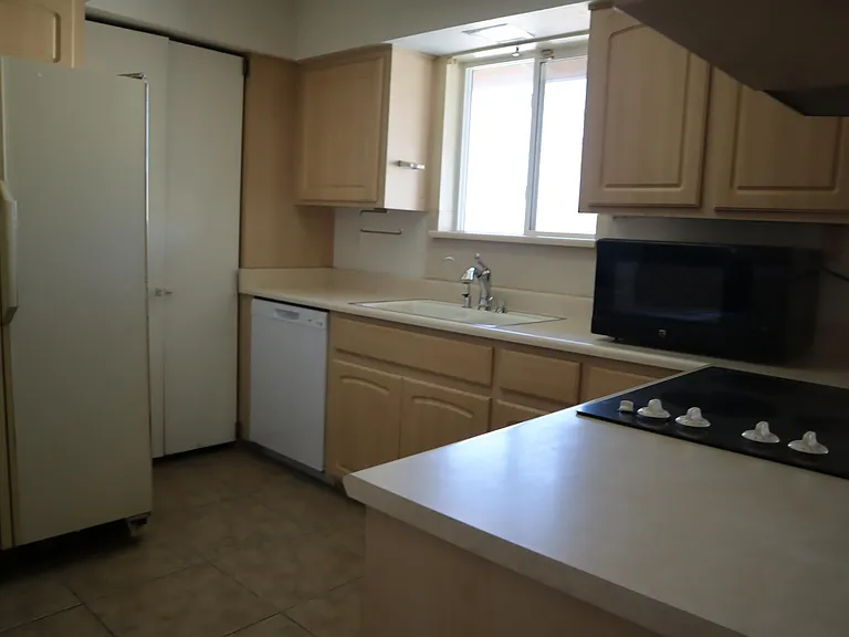 4240 W Hatcher Rd — Photo 6
