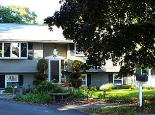 6 Sheryl Cir, Warwick, RI 02818