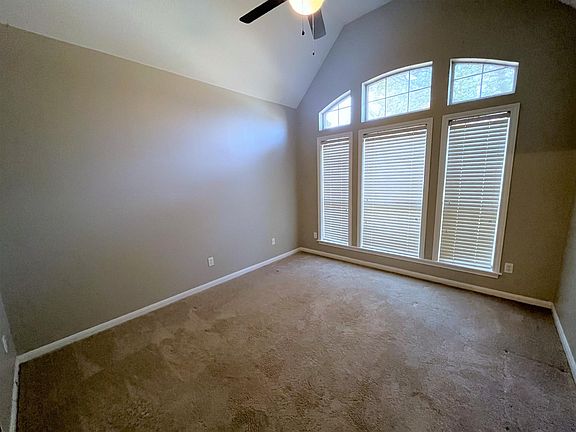 4th image of 804 Southern Hills Ct