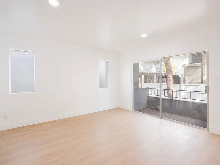 1626 N Fuller Ave — Photo 12
