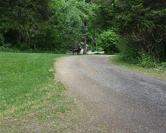 4th image of 323 Garrison Woods Ln