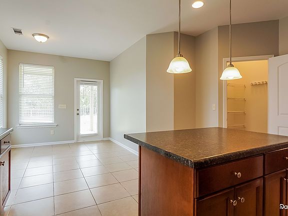3rd image of 1382 Mountain Ln