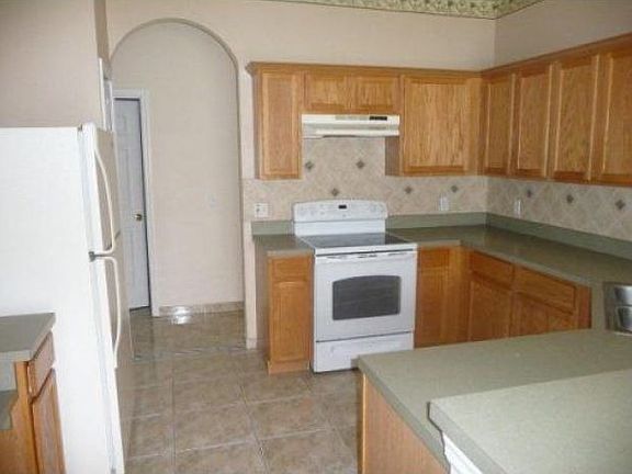 4th image of 2736 Woodstream Cir