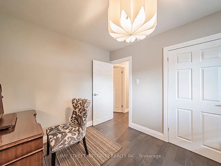 1277 Gainsborough Dr — Photo 25