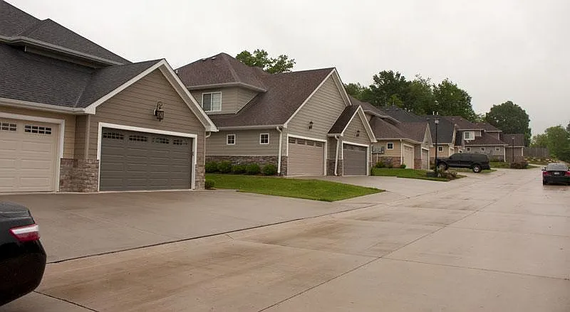3 bed, 2.5 bath, 1820 sqft, $1,850 — Photo 2