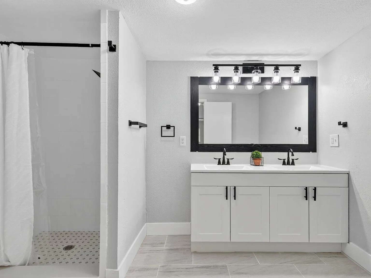 4 bed, 3.0 bath, 1759 sqft, $715 — Photo 3