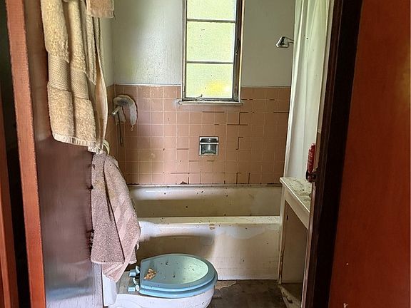 4th image of 231 Modisette Ave