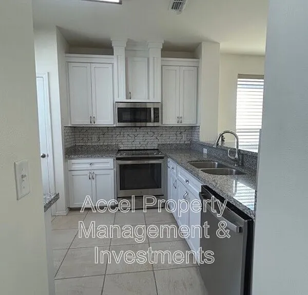 2325 N Peking St — Photo 3