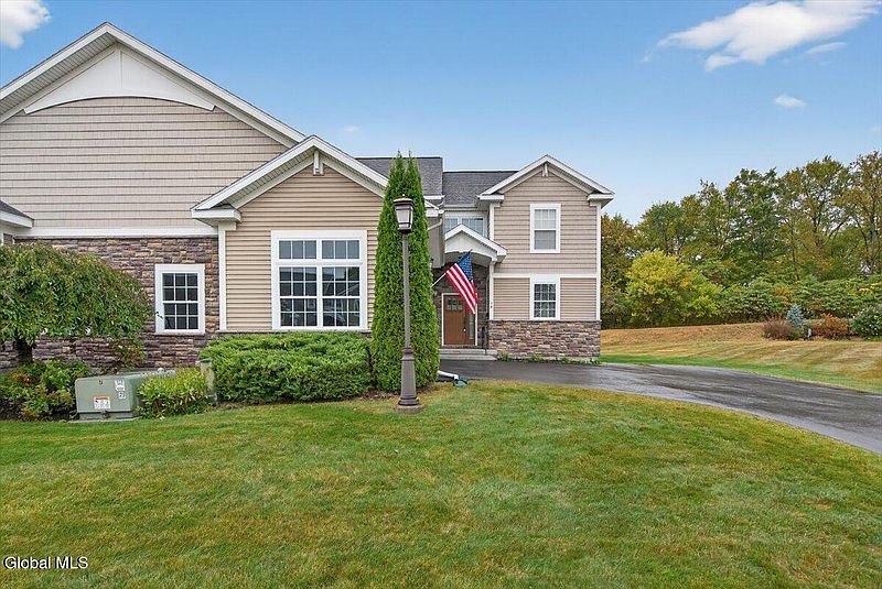 2nd image of 14 Vista Court