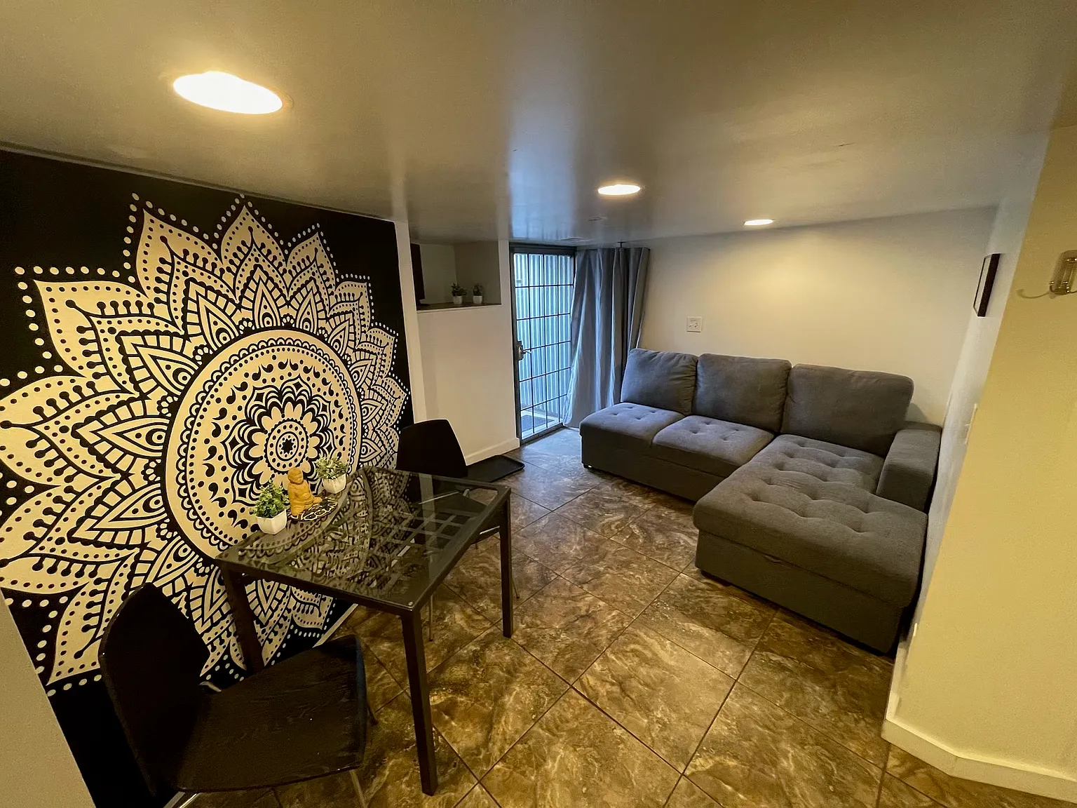 720 E Browning Ave — Photo 3